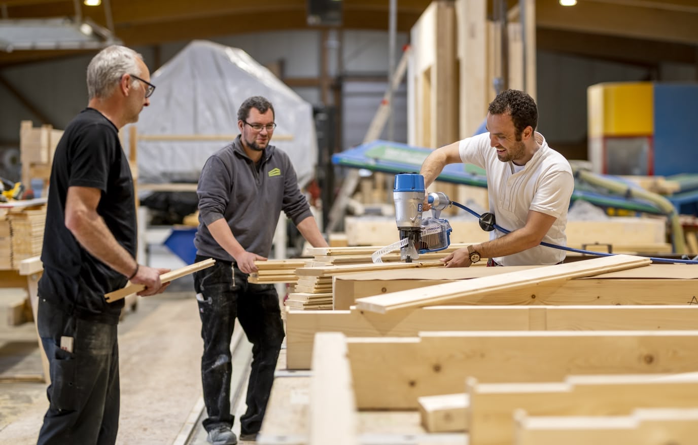 Teammitglied von Holzbau Stocksiefen mit Kind