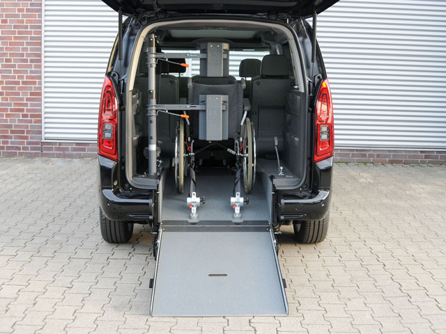 Peugeot e-Rifter mit Heckausschnitt – Bild 3