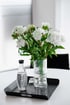 Aachen Anwalt - moderner Besprechungsraum mit Blumendekoration und Getränken