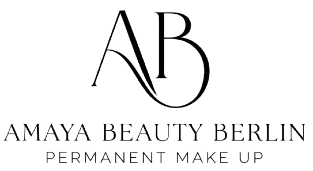 Amaya Beauty Berlin Logo mit "AB" Monogramm und dem Text "PERMANENT MAKE UP" darunter.