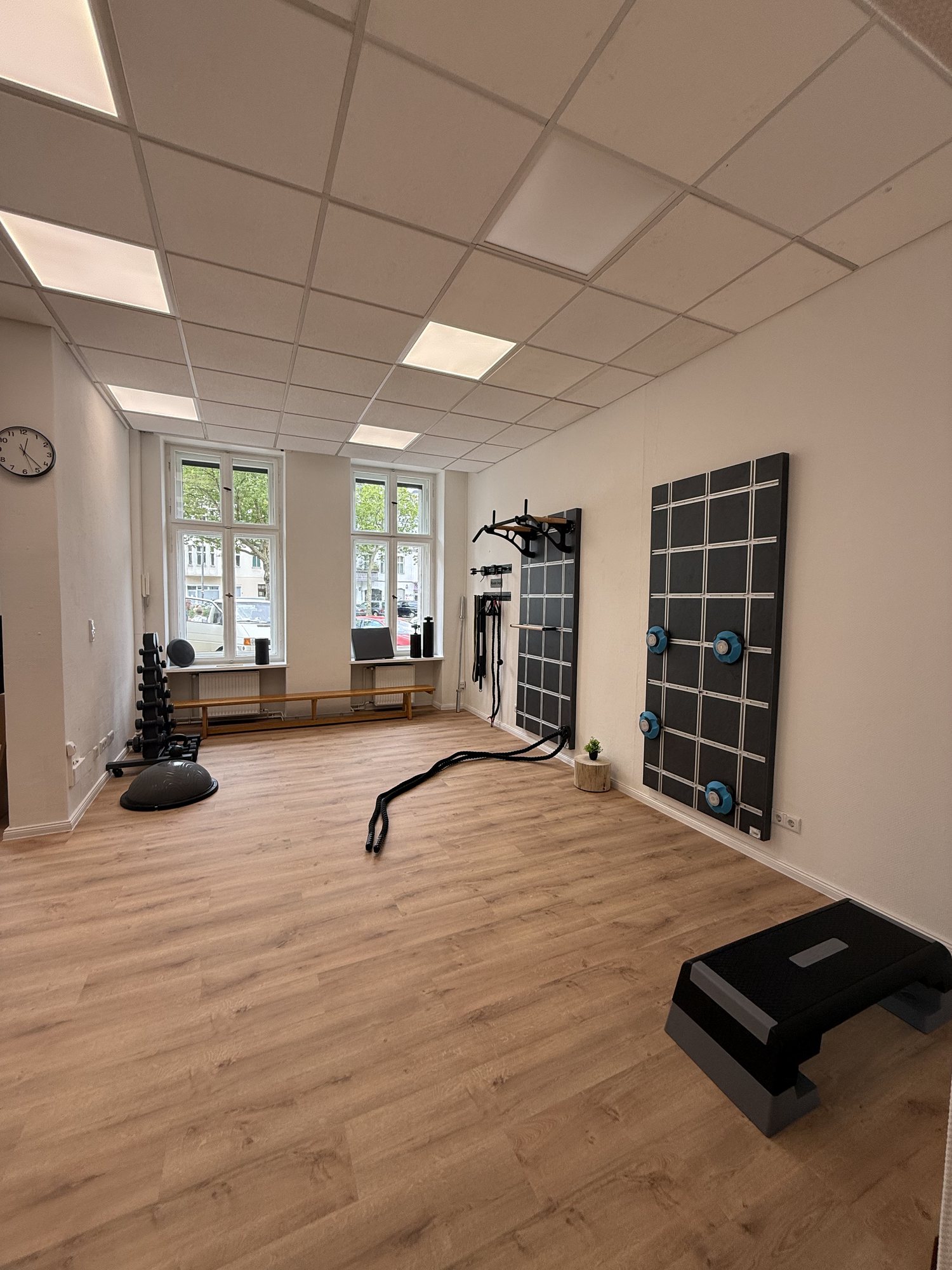 Heller Übungsraum für Krankengymnastik bei Physiotherapie Heilmann Berlin