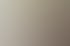 Drei Frauen stehen bei einer Präsentation vor einer Leinwand; eine spricht in ein Mikrofon, eine steht hinter einem Pult.