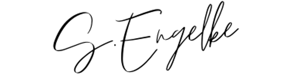 Unterschrift von S. Engelke in schwarzer Schreibschrift auf lila Hintergrund.