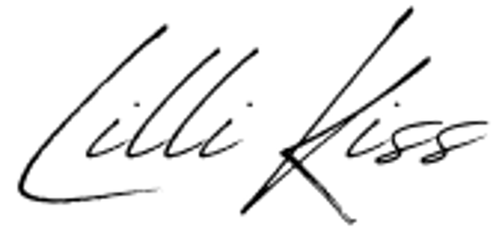 Unterschrift in schwarzer Handschrift auf grünem Hintergrund: "Lilli Kiss"