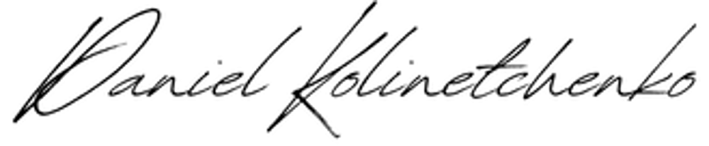 Schwarze kursive Schrift auf dunkelgrünem Hintergrund, die "Daniel Kolinichenko" liest.