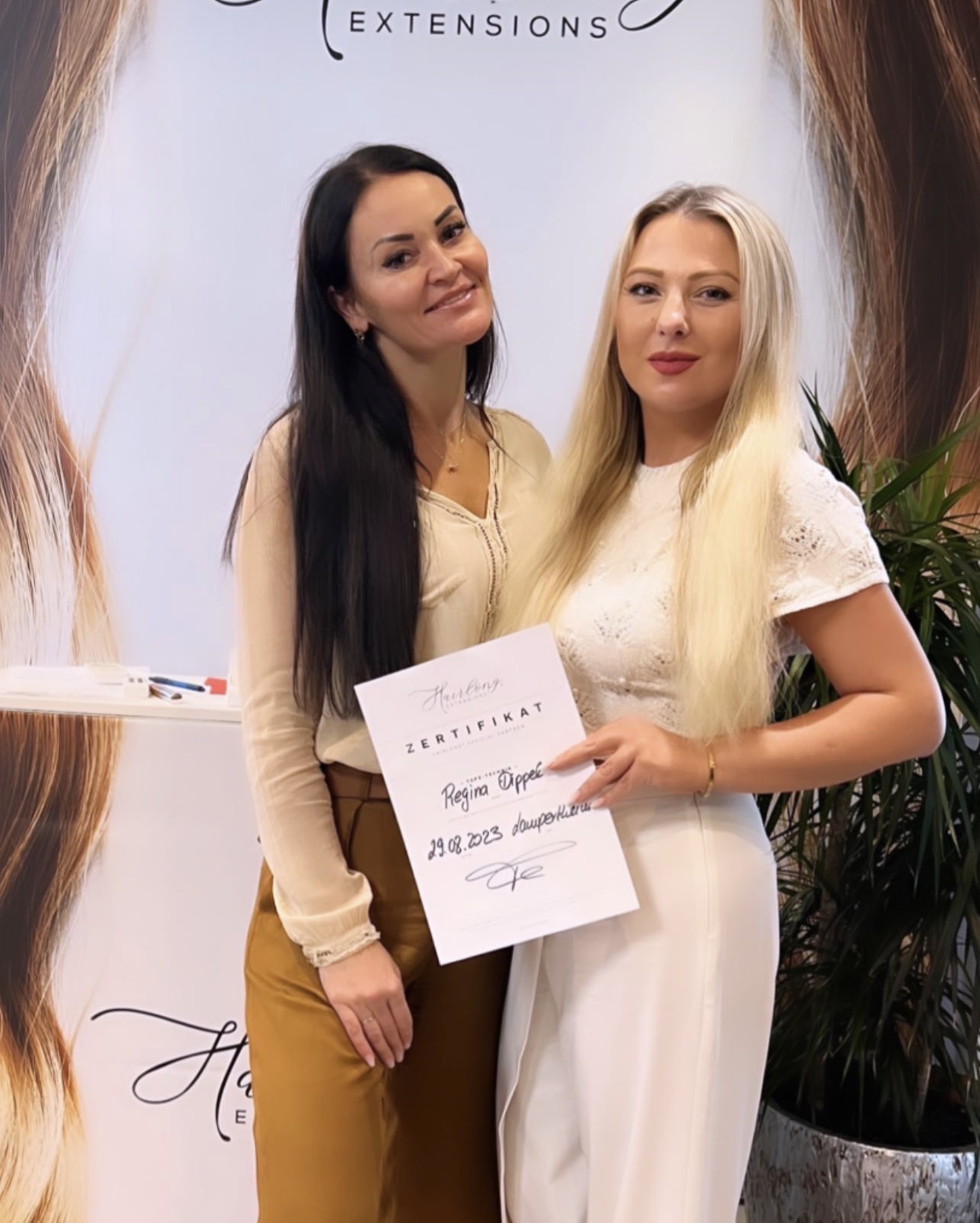Teilnehmerin mit Hairlong-Zertifikat