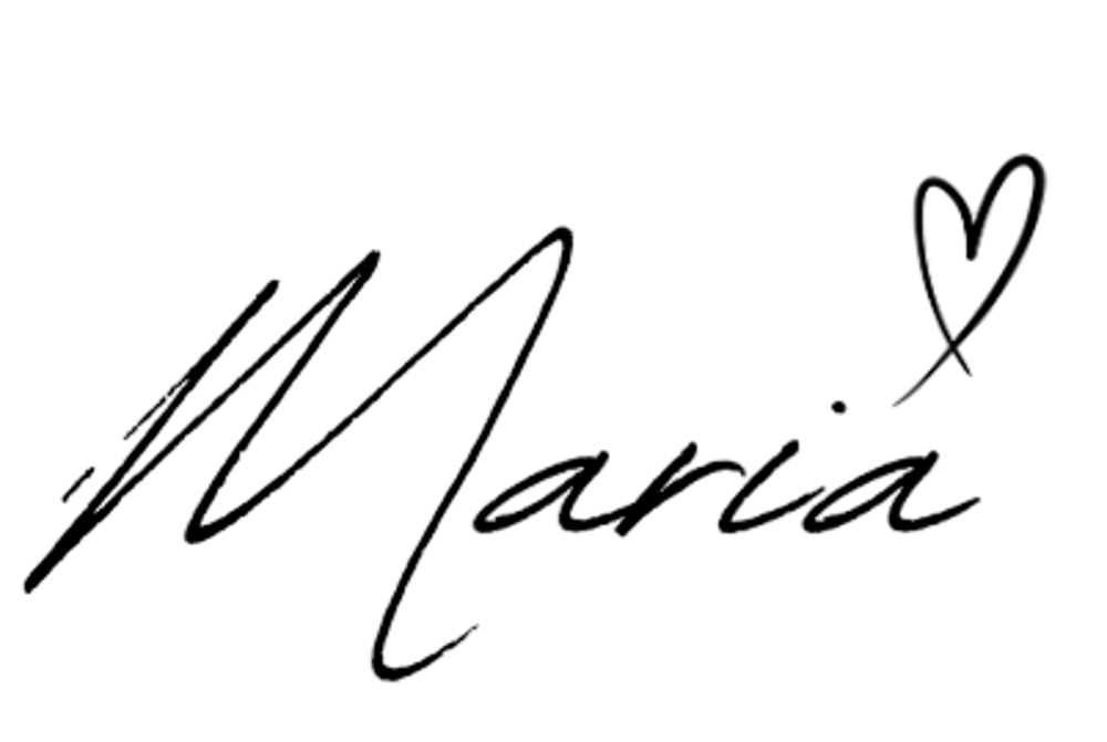 Schwarze handschriftliche Unterschrift "Maria" mit einem kleinen Herz über dem "i".