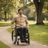 Rollstuhl im Außeneinsatz – Unterstützung im Alltag