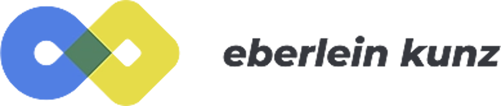 Logo mit stilisiertem blauem Kreis und gelbem Quadrat, die sich überschneiden, daneben der Text „eberlein kunz“.
