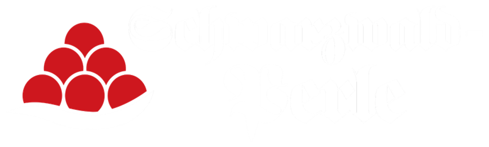 Schwarzwaldperle Logo mit roten Bollenhut-Bommeln auf schwarzem Hintergrund.