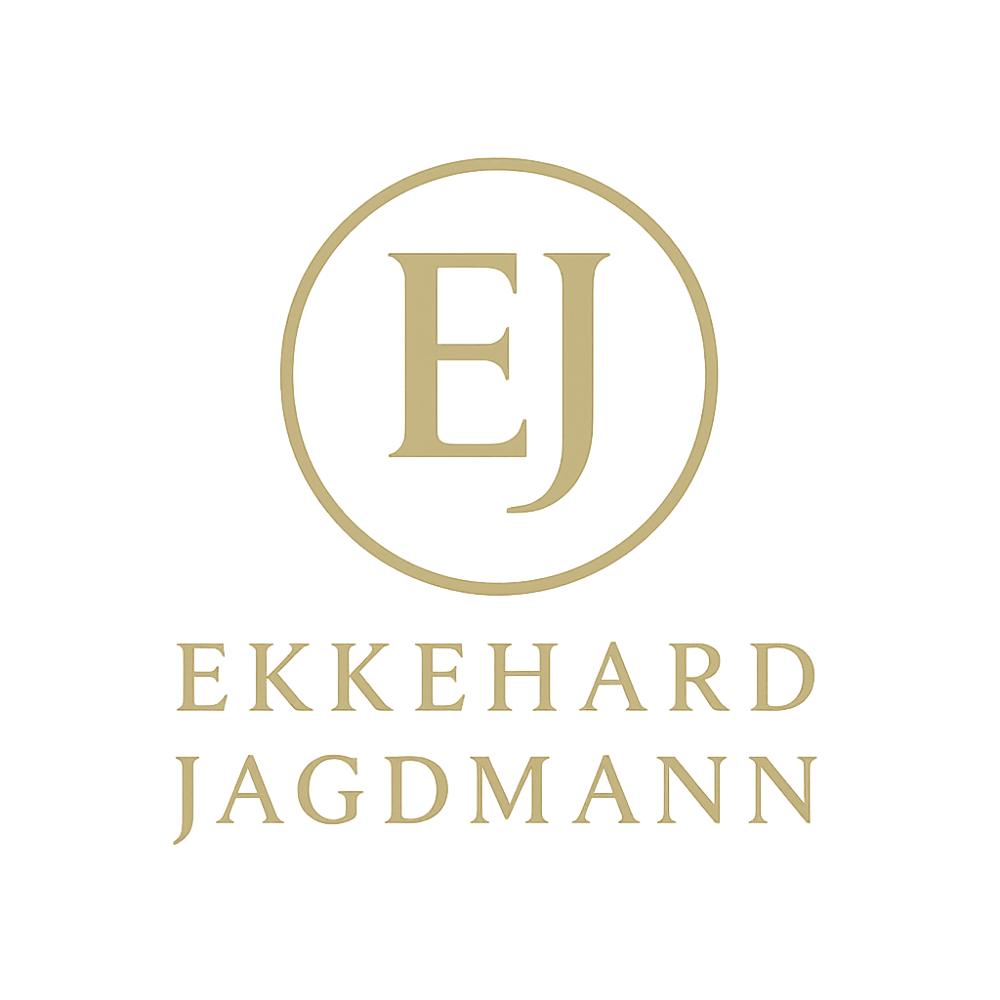 Kreislogo mit zentralem Punkt und horizontaler Linie, daneben der Text „EKKEHARD JAGDMANN“.