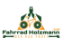 Fahrrad Holzmann GmbH Logo: Orangefarbenes Fahrrad vor grünen Dreiecken, darunter der Text "DER RAD PROFI".