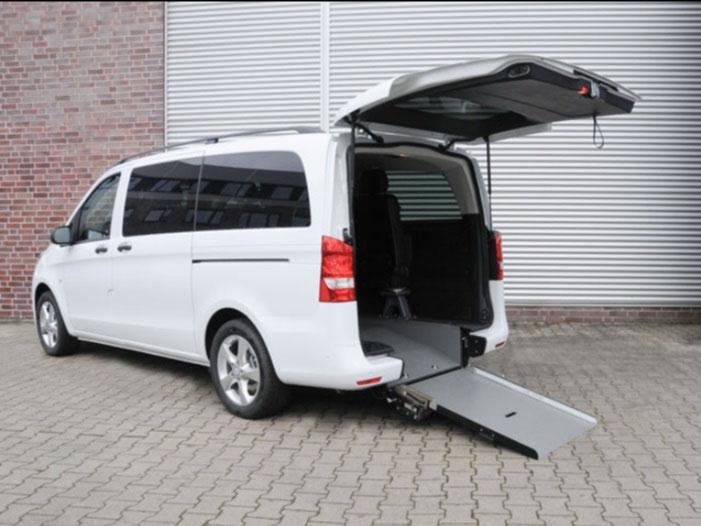 Vito mit Heckausschnitt (Heckantrieb) – Bild 1