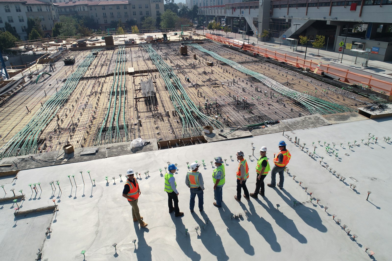Baustelle mit Stahlkonstruktion