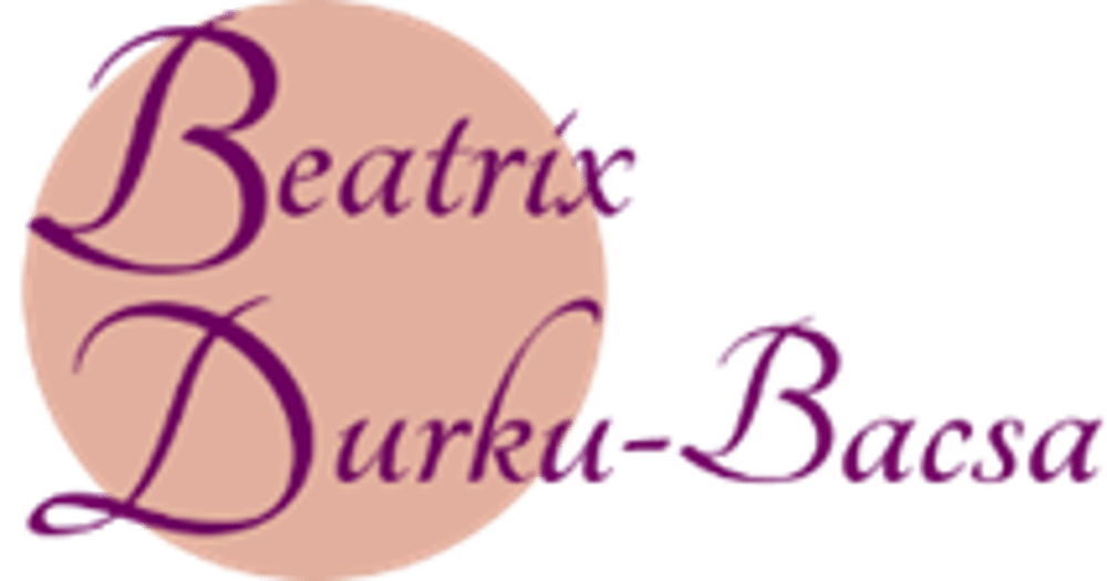 Beatrix Durku-Bacsa Logo: Text in lila Schrift auf einem runden, hellbraunen Hintergrund.