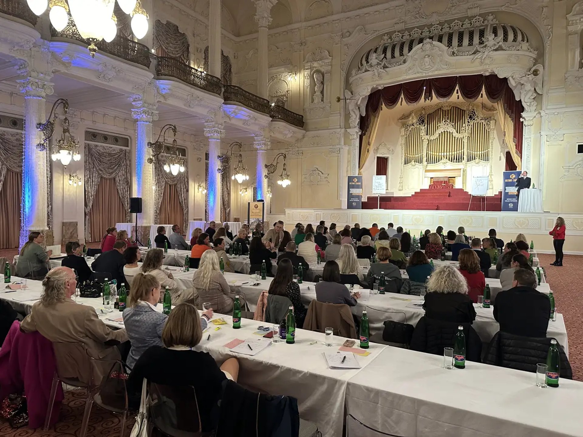 Unser Saal, voll besetzt