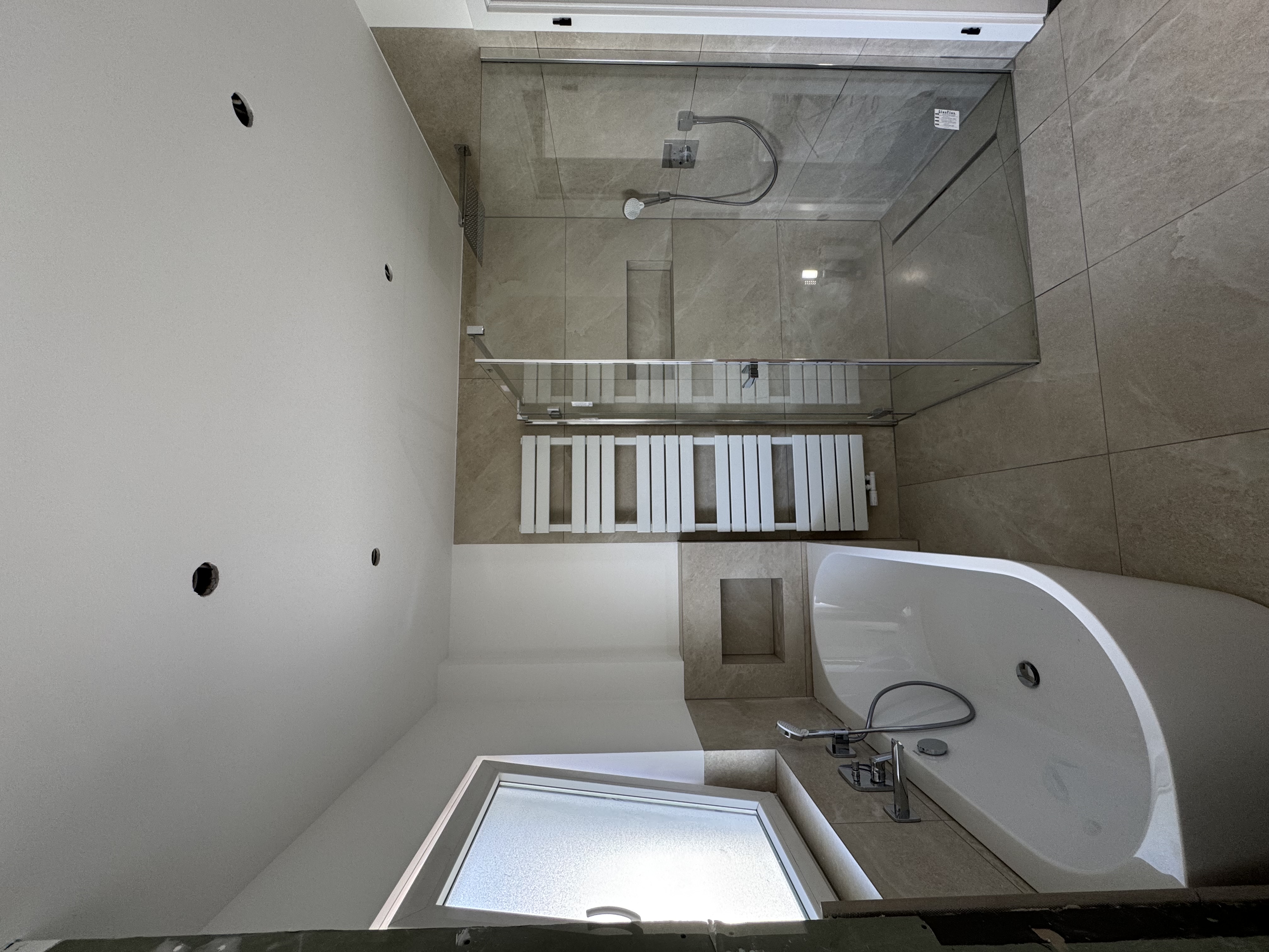 Badezimmer NACHHER – Badsanierung durch LR Dienstleistungen