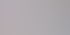 Drei Personen sitzen an einem Tisch, unterhalten sich und lächeln; 