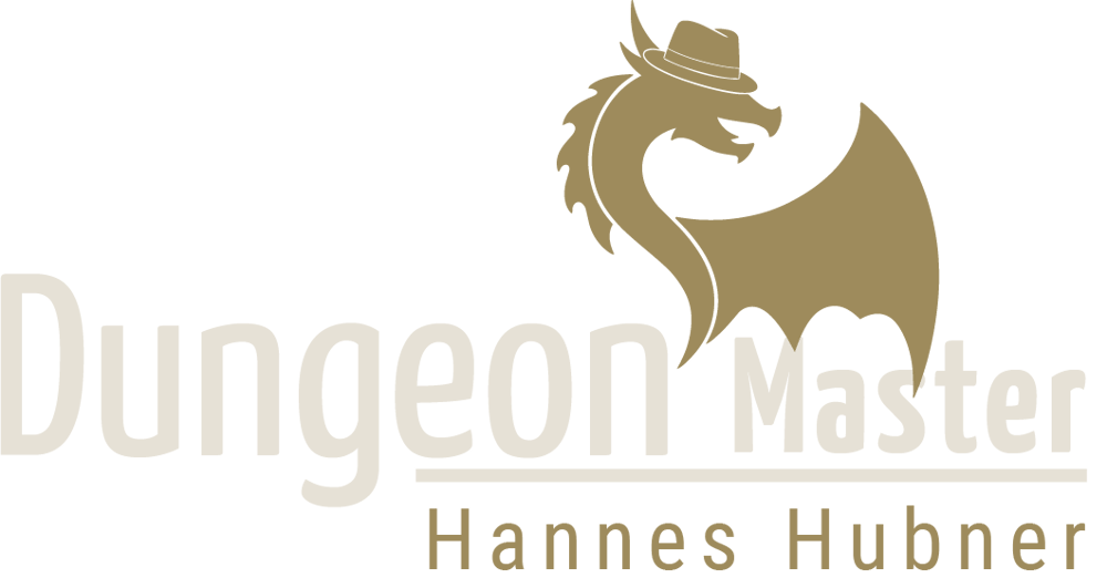 Dungeons Master Hannes Hubner Textlogo mit goldener Drachensilhouette auf dunkelgrünem Hintergrund.