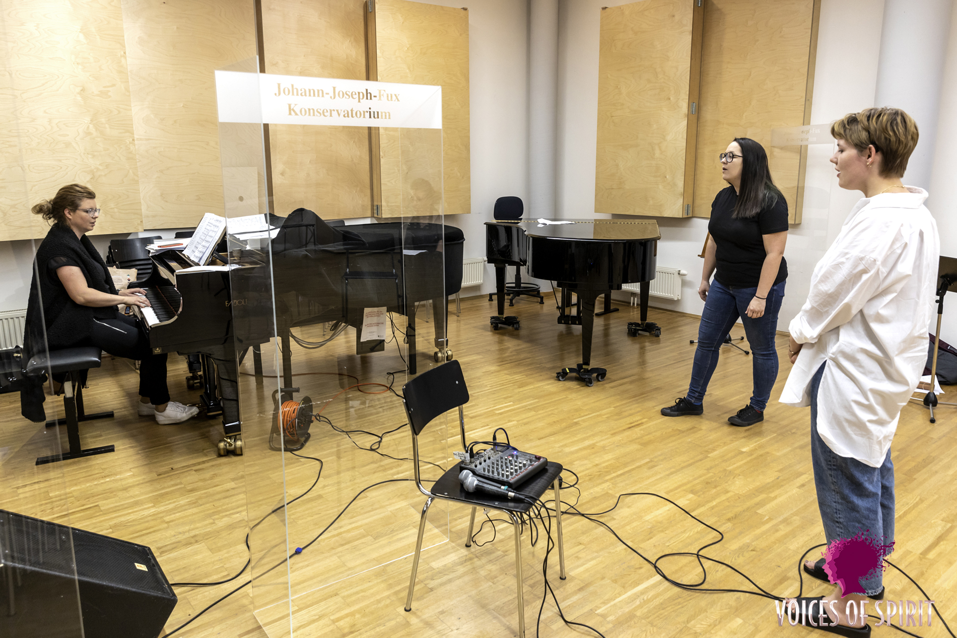 Jazz singer Simone Kopmajer opening her jazz vocal workshop at the Graz Konservatorium, Voices of Spirit 2021, Graz
