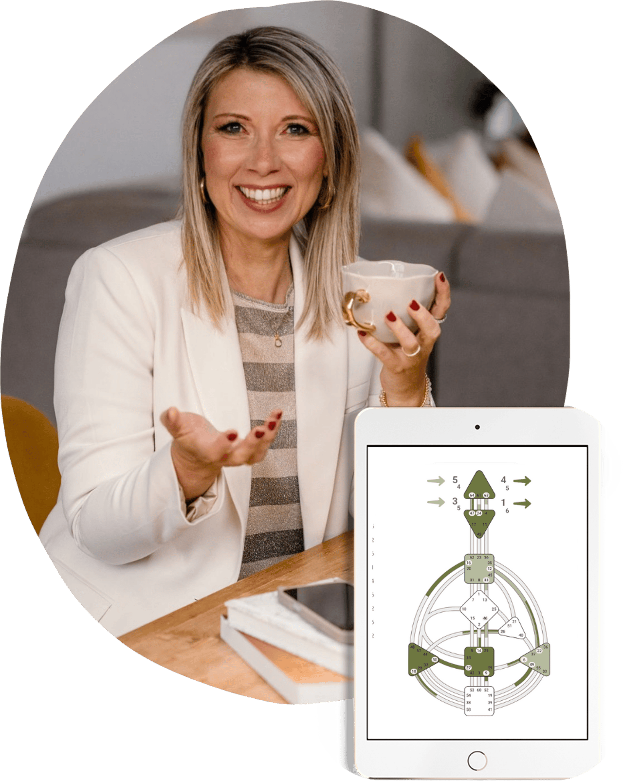 Susanne Kettler mit Tablet, darauf ein Human Design Chart