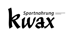 Schwarzes "kwax Sportnahrung" Logo auf dunkelgrünem Hintergrund.