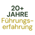 Grüner und gelber Schriftzug „20+ Jahre Führungserfahrung“ auf schwarzem Hintergrund.