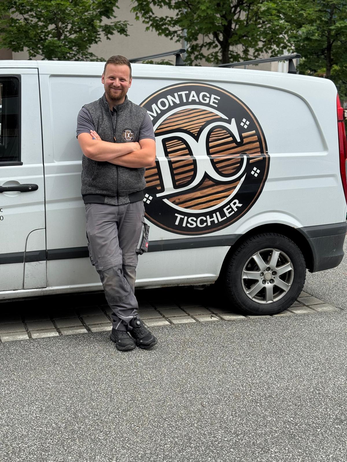 Tischler bei der Arbeit