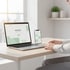 Laptop und Smartphone mit Website