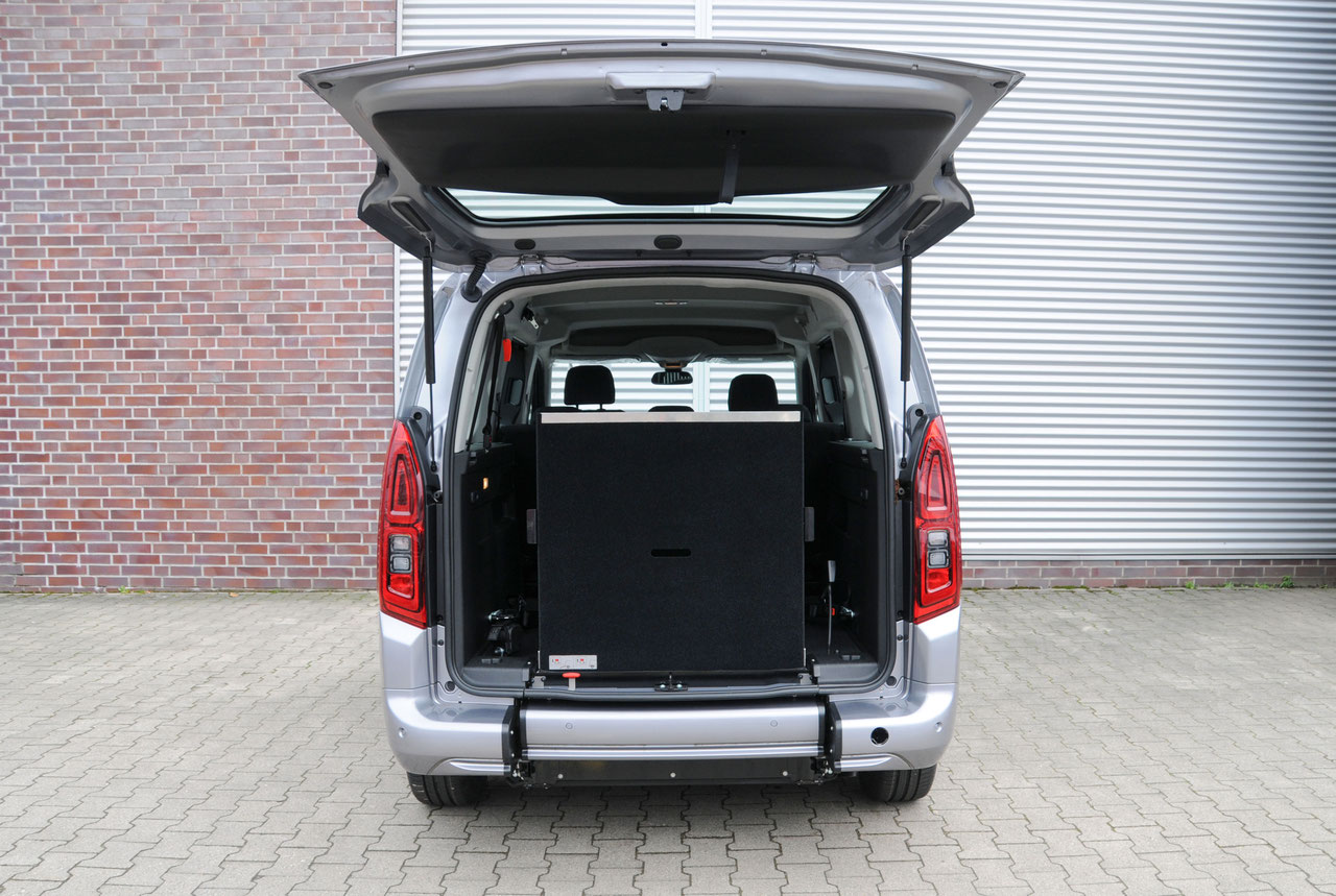 Fiat E-Doblò mit Heckausschnitt – Bild 4