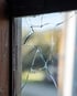 Glasreparaturen: gesprungene Fensterscheibe