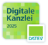 Grünes Siegel "Digitale Kanzlei 2025" mit einem DATEV-Logo.