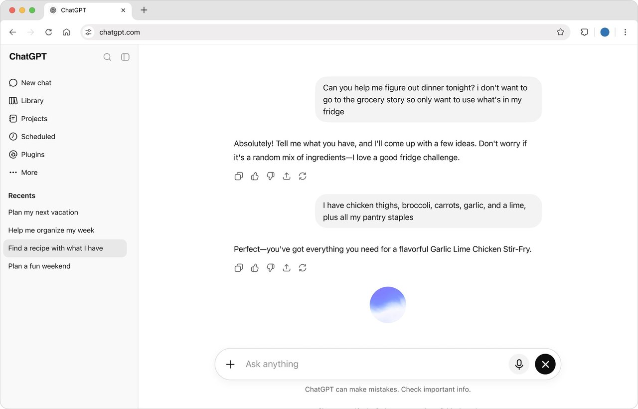 ChatGPT im Browserfenster: Seitenleiste mit Projekten und letzten Chats, rechts ein Chatverlauf und das Eingabefeld „Ask anything“