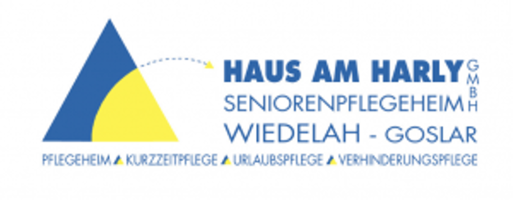 Logo Haus am Harly GmbH: blaues Dreieck mit gelbem Bogen, Text "Senioren Pflegeheim Wiedelah - Goslar", Leistungen darunter.