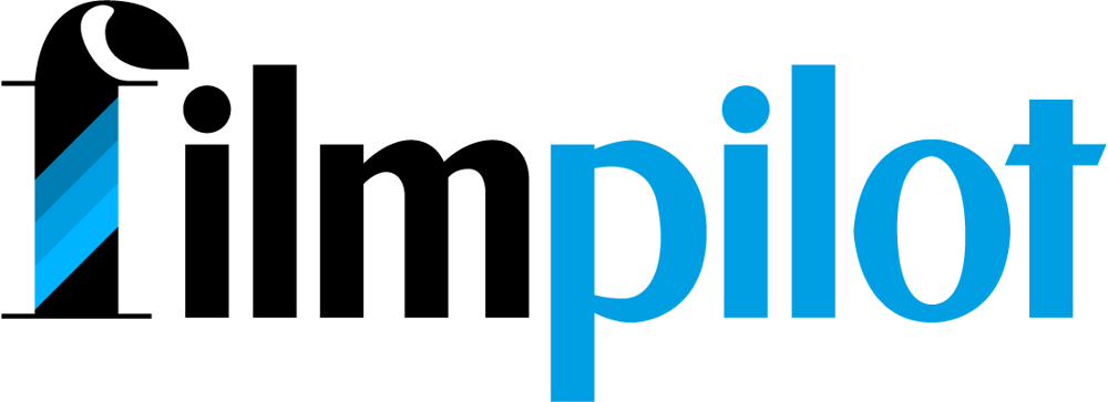 Schwarzes und blaues Textlogo mit dem Wort „filmpilot“, wobei das „f“ wie eine Filmklappe geformt ist.