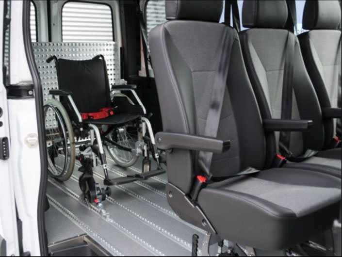 Sprinter mit Heckabsenkung und Auffahrrampe – Bild 6