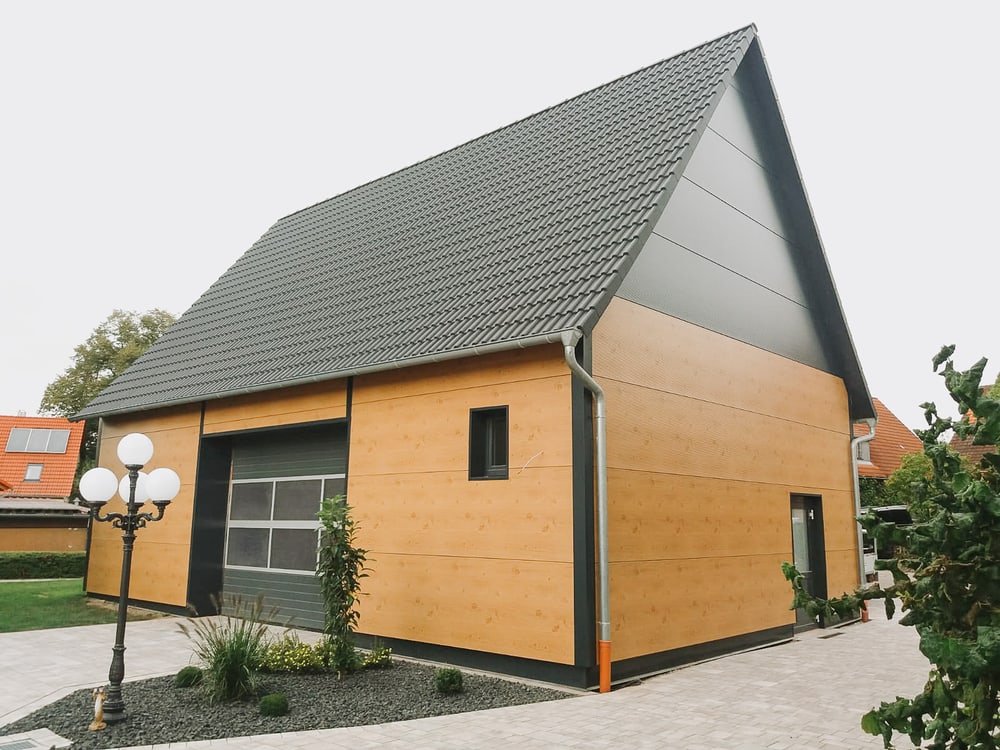 Garagengebäude in Holzbauweise