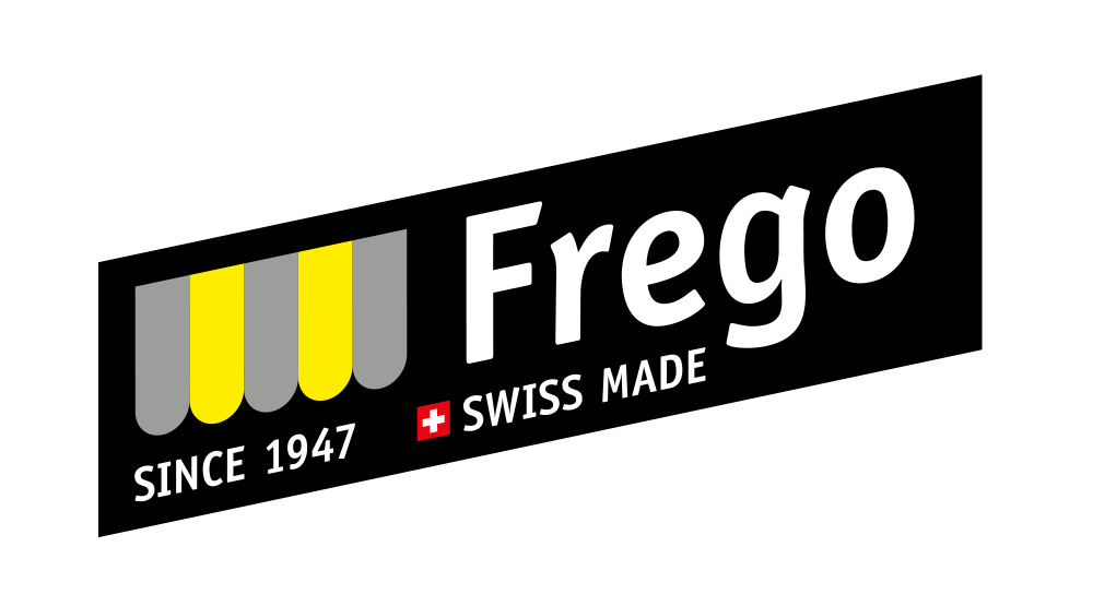 Frego-Logo: Schwarzes Rechteck mit "Frego" in Weiß, links gelbe und graue Streifen. "SINCE 1947 SWISS MADE" unten.