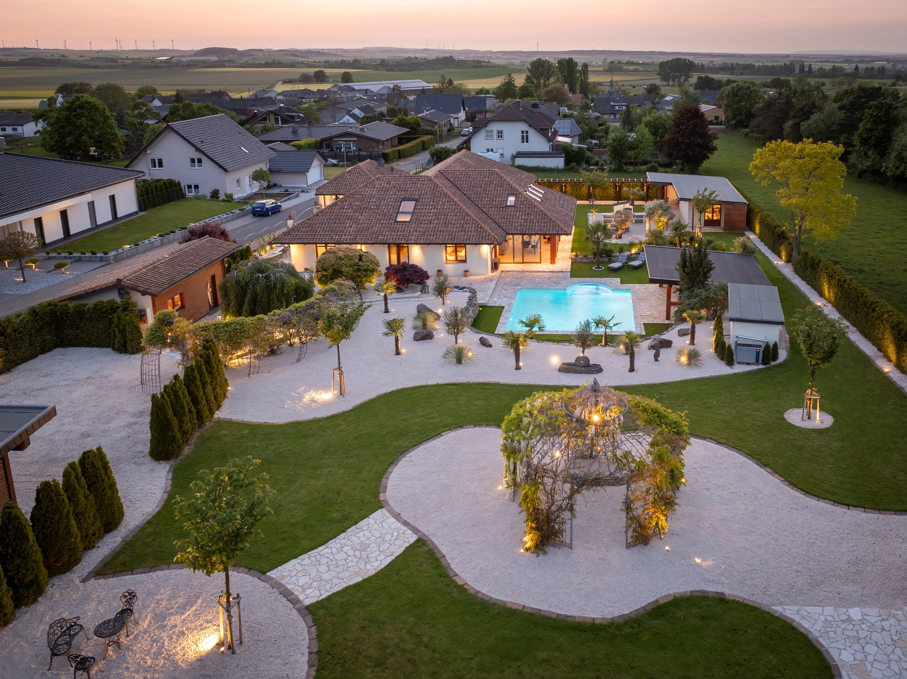 3D-Darstellung einer Immobilie mit Drohnenaufnahme