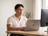 Webdesigner Marvin Wilske aus Mönchengladbach am Arbeitsplatz
