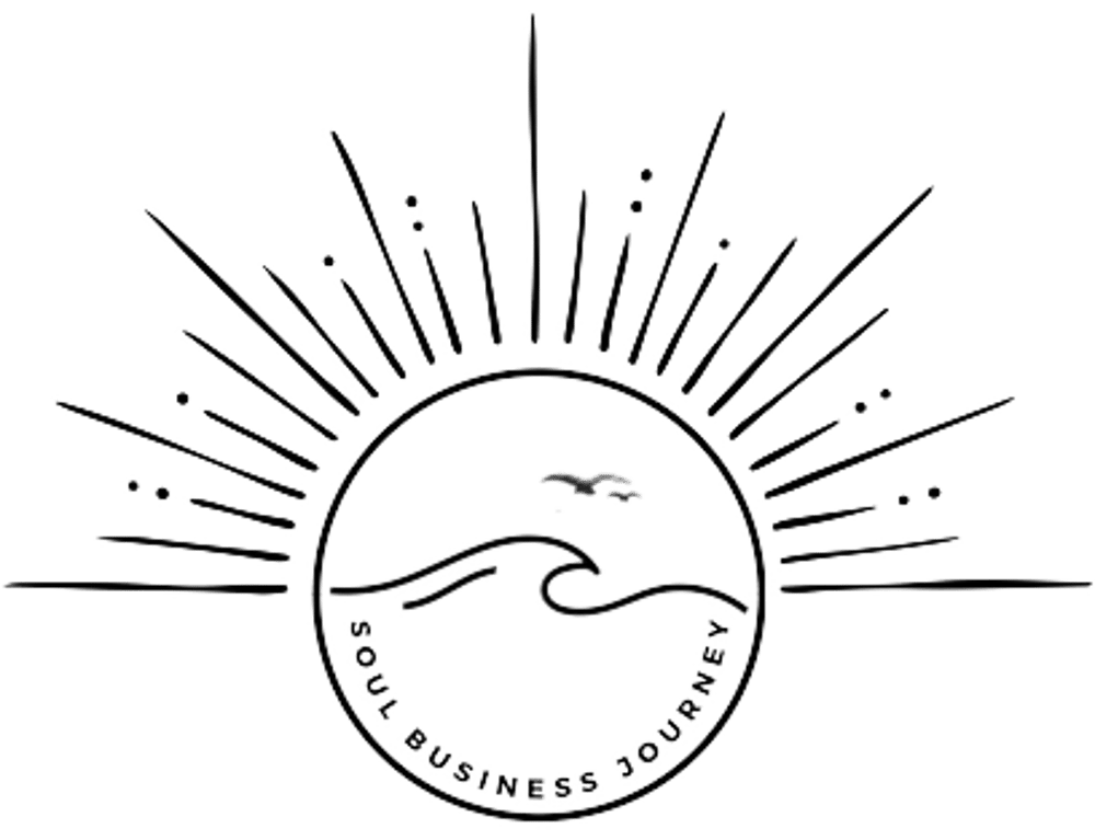 Kreisförmiges Logo mit Sonne, Wellen, Möwe und dem Text "SOUL BUSINESS JOURNEY" in Schwarz auf grünem Hintergrund.