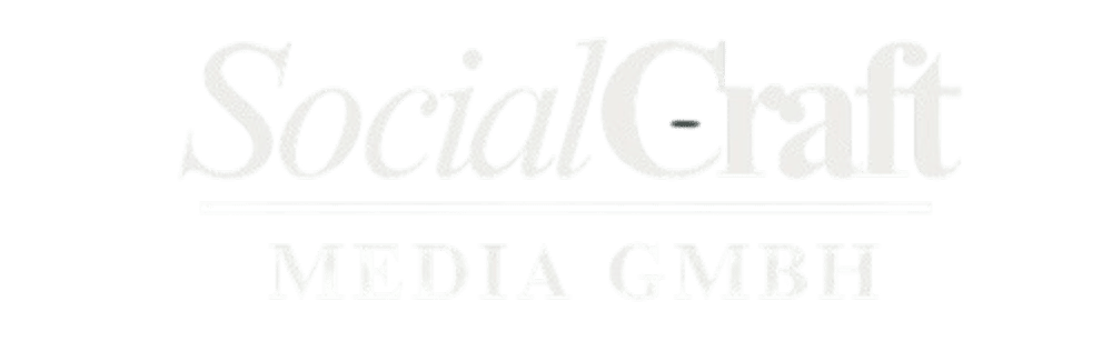 Logo von SocialCraft MEDIA GMBH in Weiß auf dunkelgrünem Hintergrund.