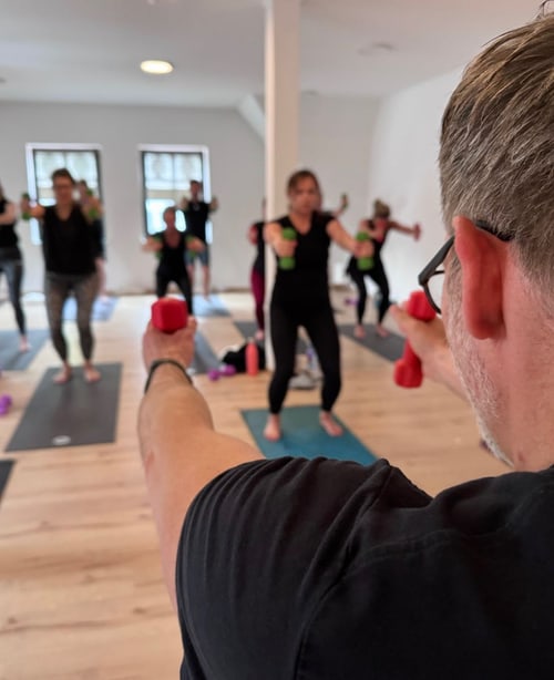 Yoga mit Gewichten