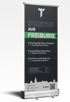 Schwarzes Roll-up-Display von Tryit Sports: Startup aus Freiburg mit Infos zu nachhaltiger Mode und Social-Media-Links.