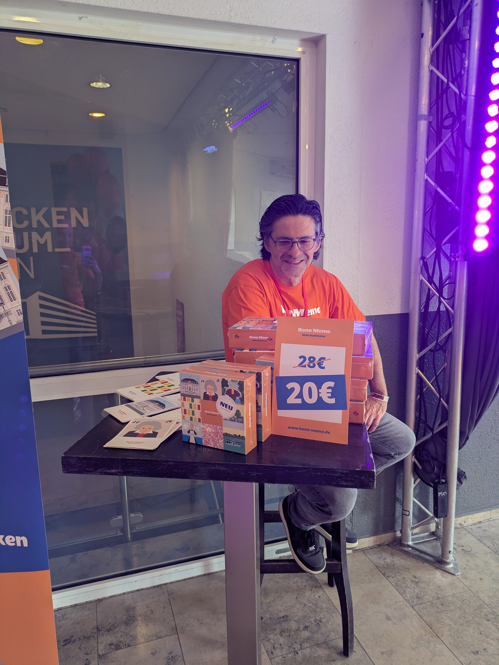 Besucher spielen Bonn Memo XXL