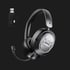 Schwarzes Gaming-Headset mit Mikrofon und passendem USB-Dongle.