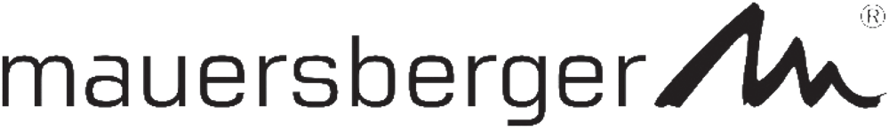 Mauersberger-Logo in Schwarz mit einer geschwungenen M-ähnlichen Form auf grünem Hintergrund.