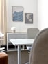 Heller Behandlungsraum der Ergotherapie-Praxis ErgoPlus am Alter Postweg in Augsburg