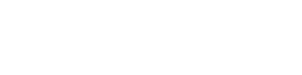 Weißer Schriftzug „Nico Müschen“ auf dunkelgrünem Hintergrund.