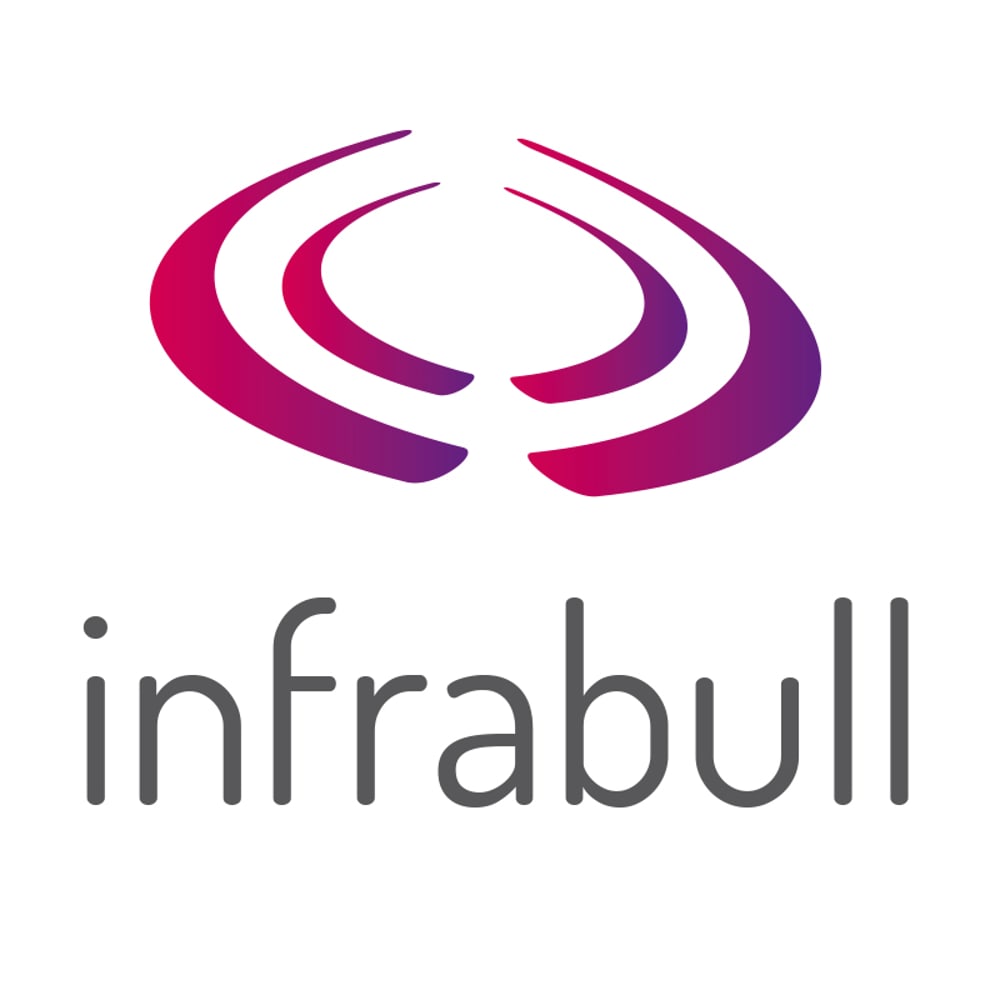Infrabull Logo: Drei geschwungene, farbige Linien bilden ein stilisiertes "C" über dem Schriftzug "infrabull".